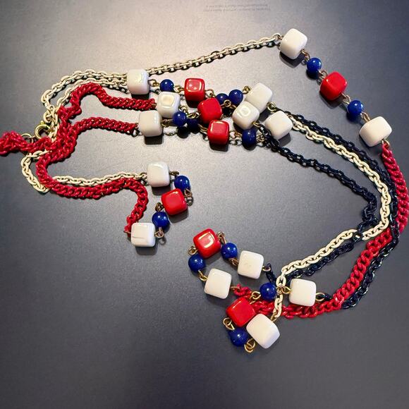 Vintage Red White Blue Glass Beaded Patriotic Necklace - Picture 3 of 6